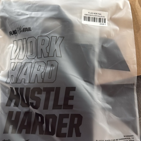 [Flag Nor Fail] NWT LONGLINE
ESSENTIAL BRA
- BLACK - Picture 3 of 5